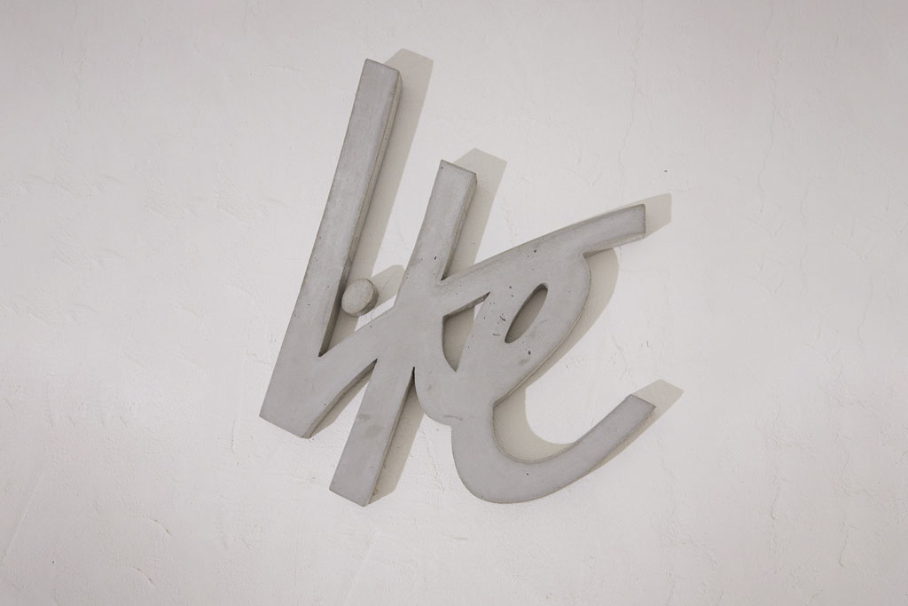 Das Foto zeigt das Kunstwerk "Like" von Petra Polli.