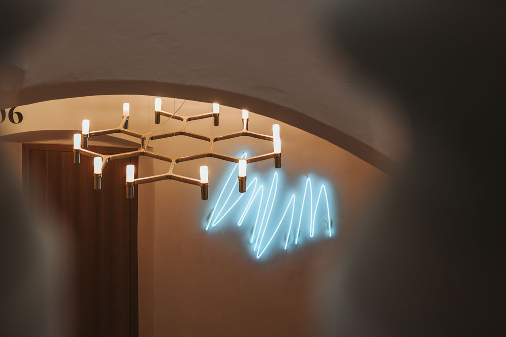 Das Foto zeigt das Kunstwerk "M" von Petra Polli.